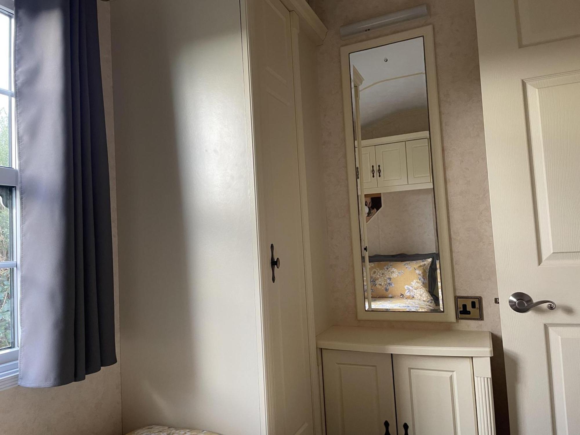 Chalet Captivating 2-bed Static Caravan On Private Land Holyhead