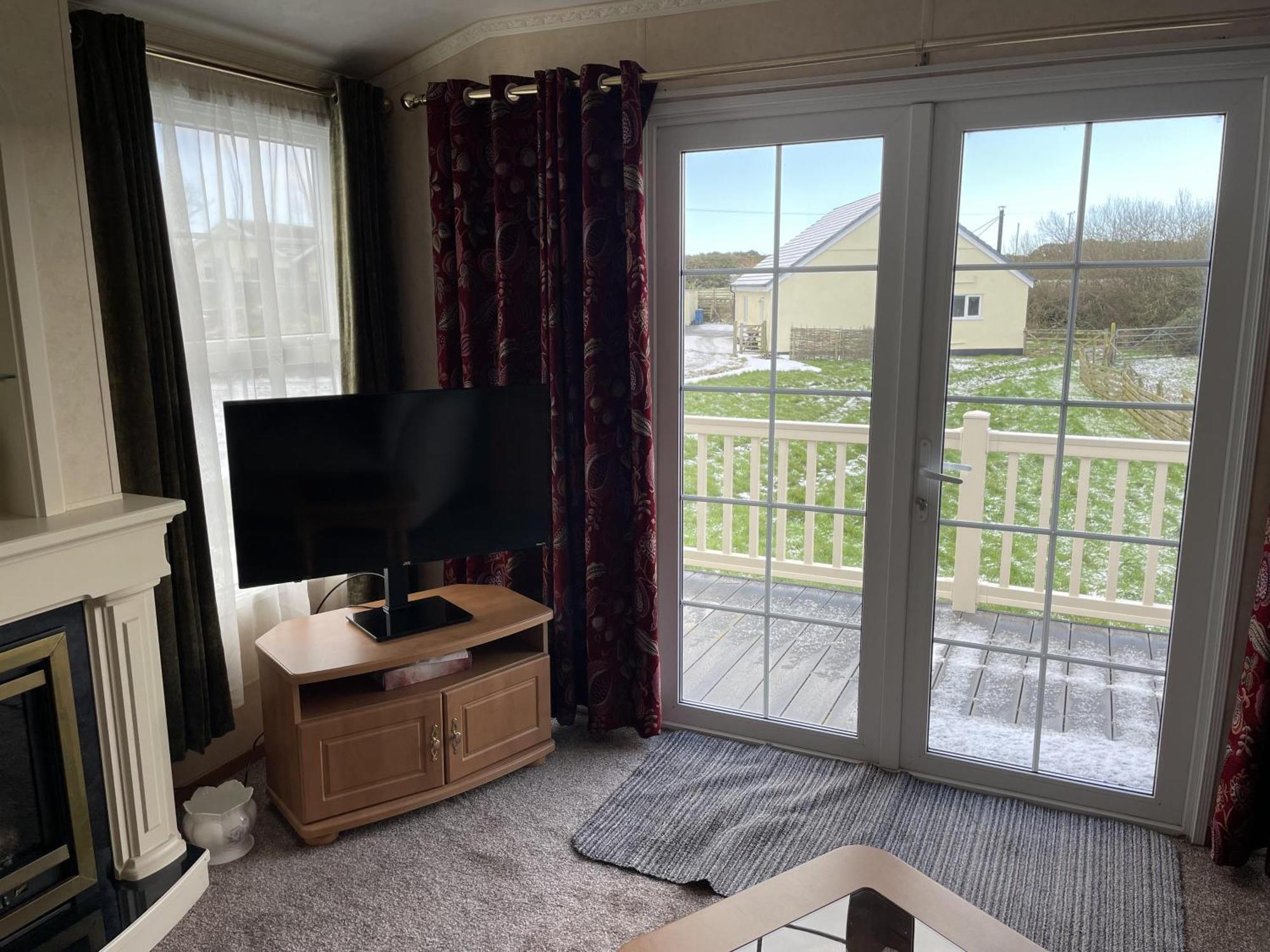 Captivating 2-bed Static Caravan On Private Land * Holyhead